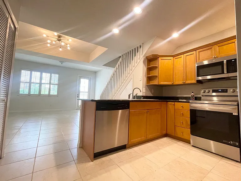 902 S Federal Hwy — Photo 2