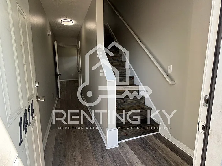 1414 Westwood Dr — Photo 2