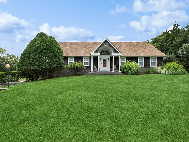 70 Mill Pond Ln — Photo 12