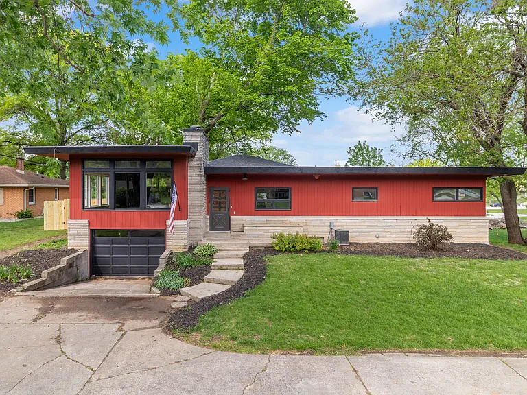 3544 Tulip Dr — Photo 2