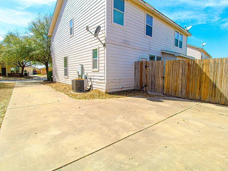 10216 Lateleaf Oak — Photo 25