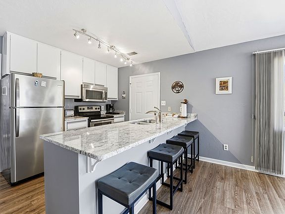 2nd image of 1048 W Bay Shore Dr