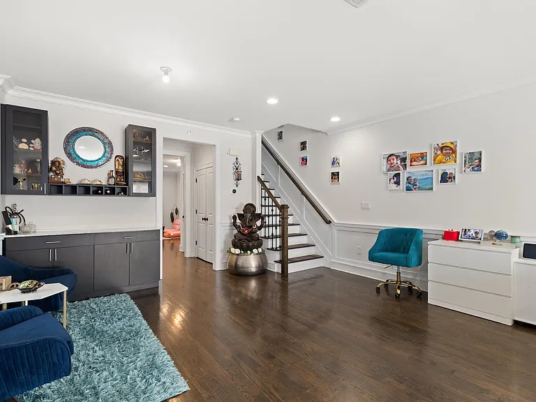 1627 John St #A — Photo 3