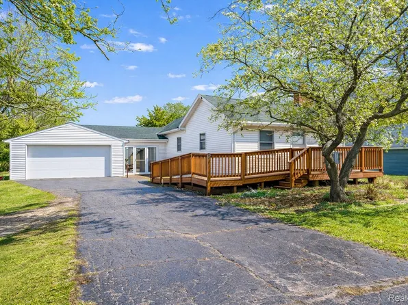 2190 W Maple Ave, Flint, MI 48507