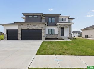 5719 N 199th St, Elkhorn, NE 68022