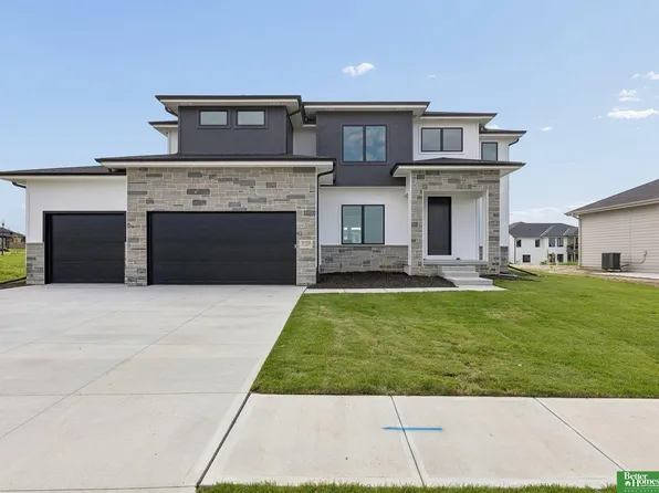 5719 199th St, Elkhorn, NE 68022