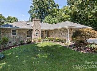 1310 Mountain Meadow Dr, Hendersonville, NC 28739