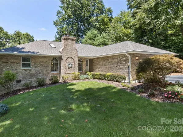 1310 Mountain Meadow Dr, Hendersonville, NC 28739