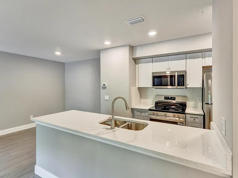3024 Parkway Boulevardblossom Park — Photo 12
