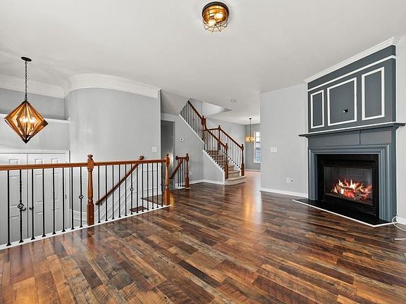 4th image of 1346 Thornborough Dr
