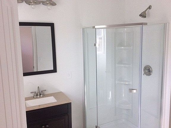 2nd Masters' bathroom