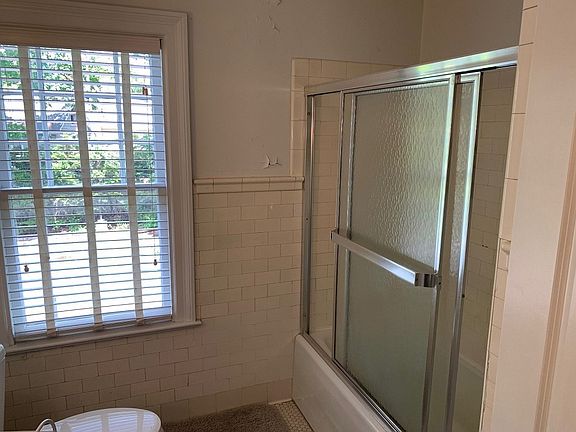 3rd image of 34 Riverside Dr