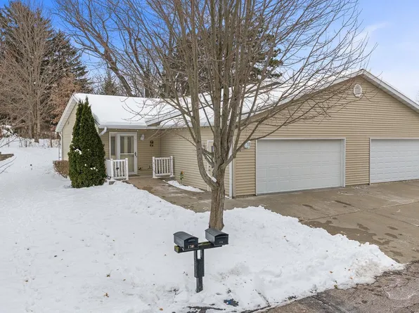 1716 Hillcrest Dr, Baraboo, WI 53913