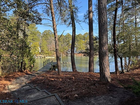 2nd image of 105 Emerald Cove Rd