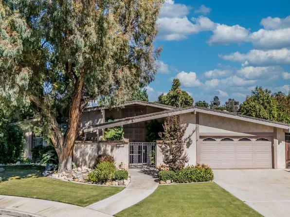 1208 Club View Dr, Bakersfield, CA 93309