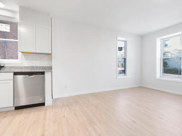 26 S Mulberry St #1R — Photo 4