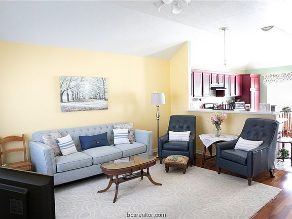 3rd image of 515 Thornton Ct