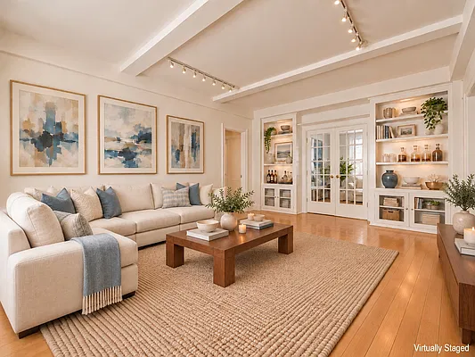 Living room, photo 2