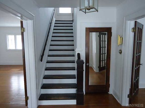 5th image of 22 N Elizabeth St