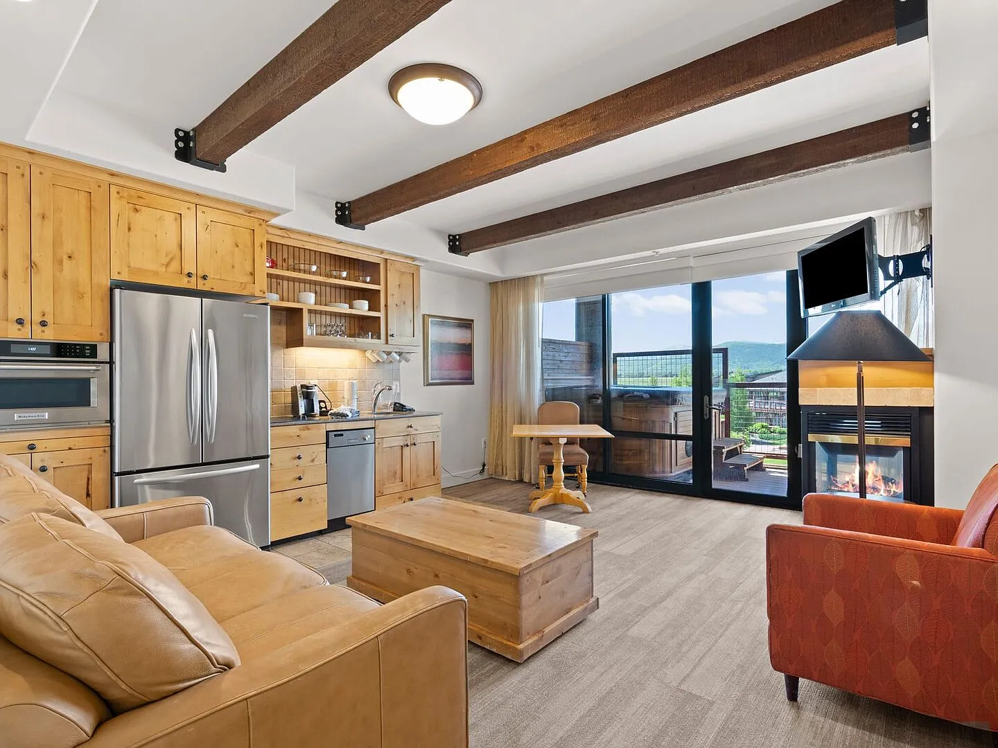 2 bed, 1100 sqft, $2,600 — Photo 2