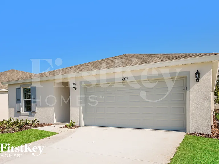607 Lindbergh Way — Photo 2