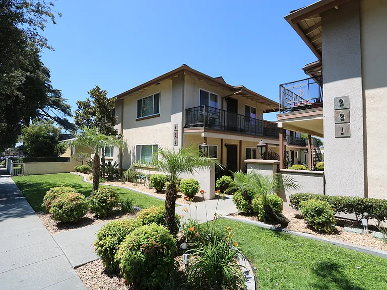 219-221 N San Gabriel Ave #D — Photo 1