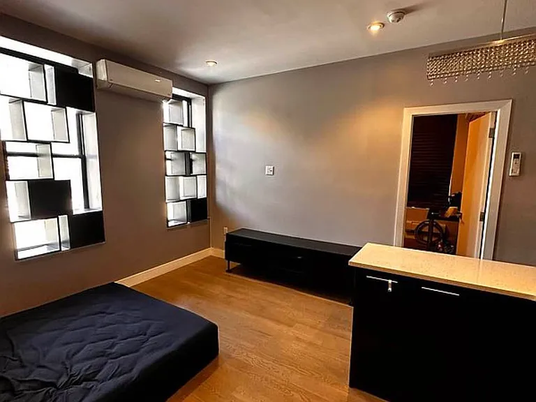 91 Allen St #2 — Photo 2