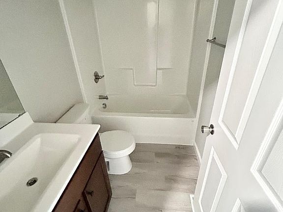 5th image of 891 Lakeway Dr