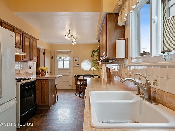 4th image of 5019 W Catalpa Ave
