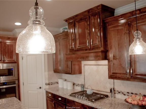 2nd image of 2125 Chestnut Oak Cir