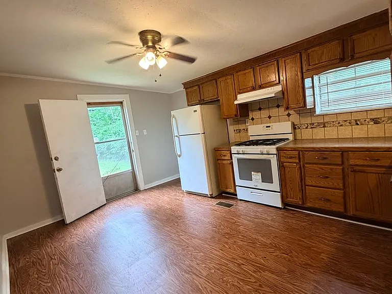 3107 Alameda Dr — Photo 6