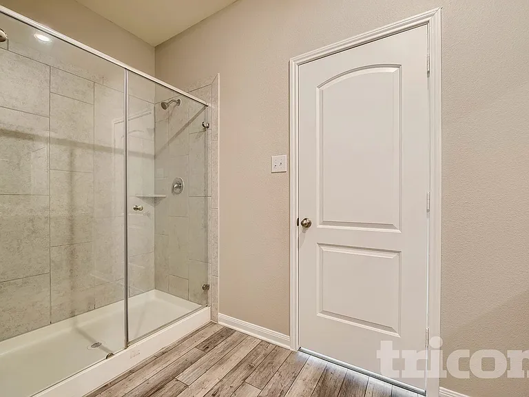 1833 Chesapeake Dr — Photo 4