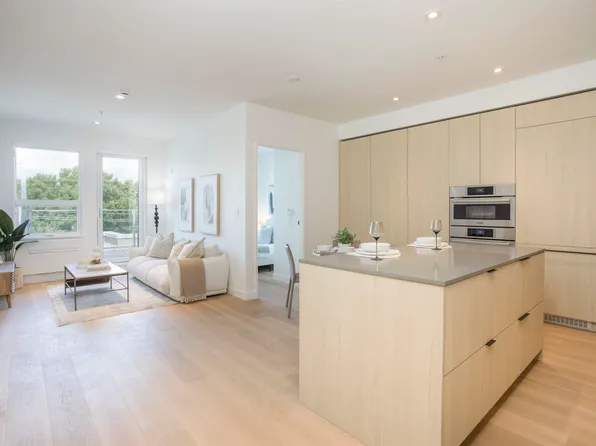 2471 Saint George St #Penthouse 522, Vancouver, BC V5T 3R4