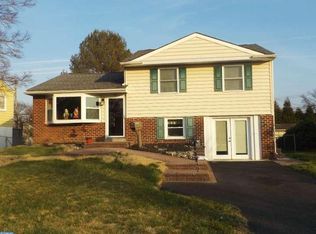 402 Goodwin Rd, Hatboro, PA 19040