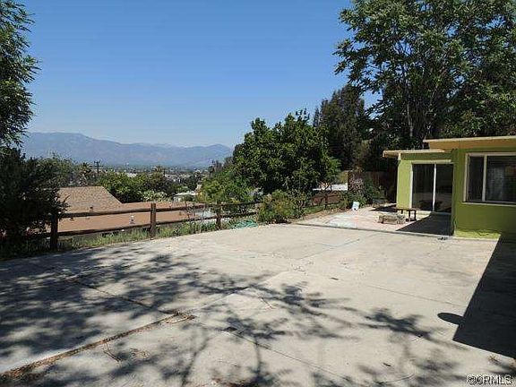 3rd image of 571 Whitney Pl
