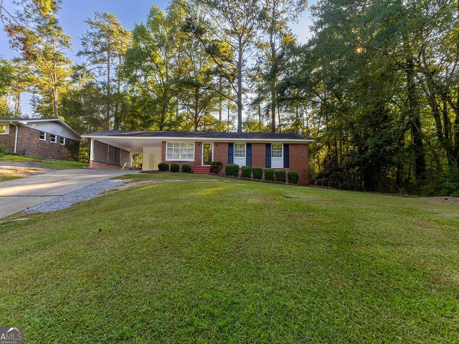 3 bed, 2.0 bath, 1270 sqft, $2,300 — Photo 3