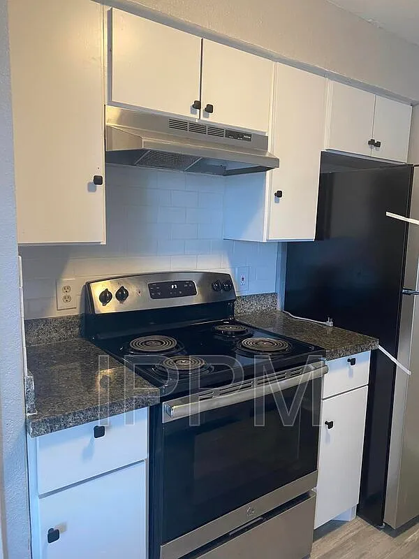 2 bed, 1.0 bath, 800 sqft, $725 — Photo 2
