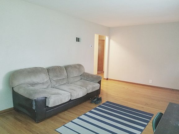 3rd image of 521 N William St