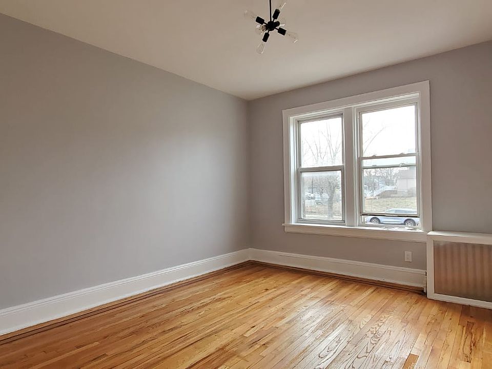 2nd image of 160 Avenue C #11E