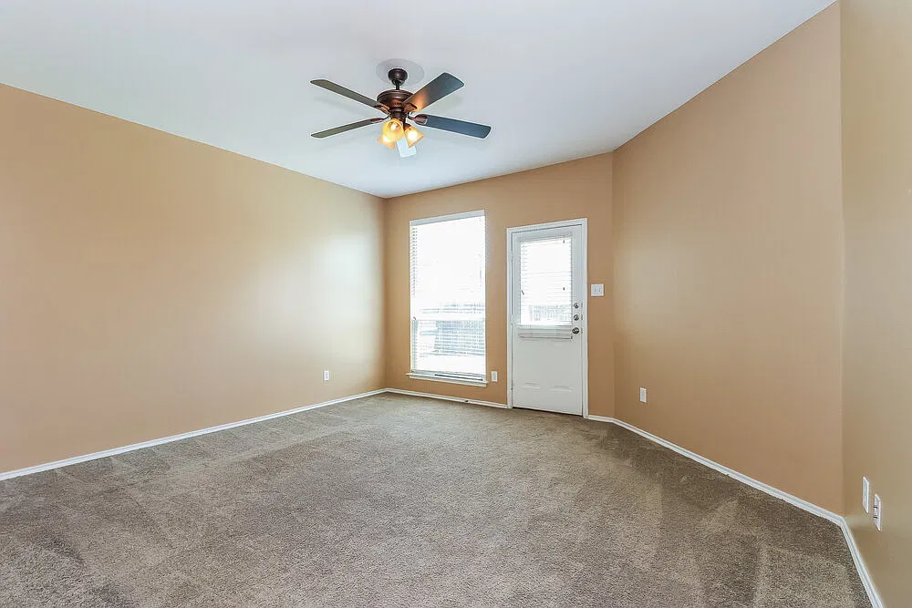 3 bed, 2.0 bath, 1496 sqft, $2,710 — Photo 2