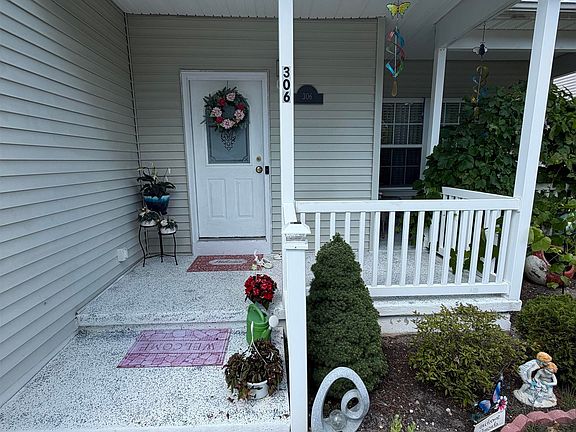 5th image of 306 Fox Run Cir