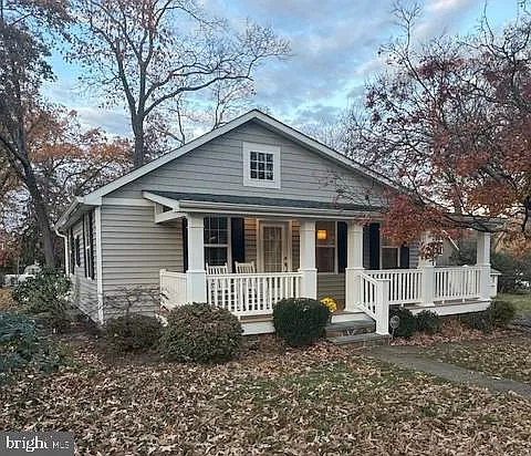 2 bed, 1.0 bath, 896 sqft, $2,700 — Photo 2