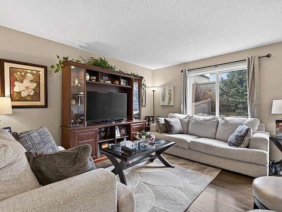 4th image of 655 Tamarack Rd NW #12