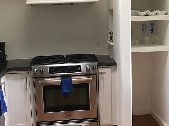 3rd image of 817 E Alameda St #6