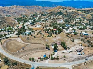 13590 Davenport Rd, Saugus, CA 91390