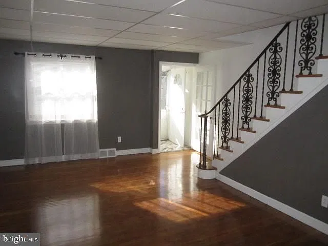 3 bed, 1.0 bath, 1296 sqft, $1,800 — Photo 4