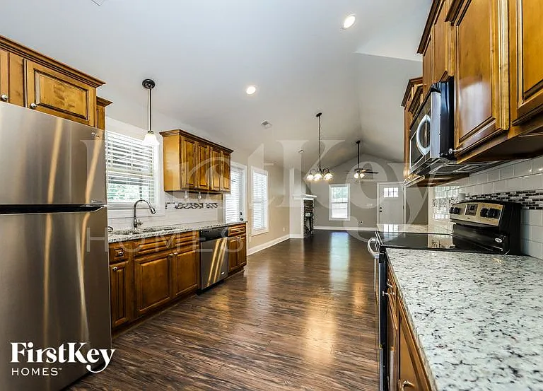 621 Dobson St — Photo 8