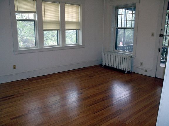 4th image of 81 Oxford St N APT 15