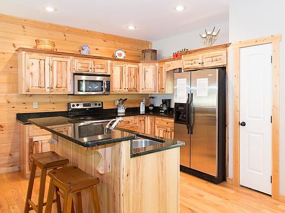 4th image of 1553 Villa Dr