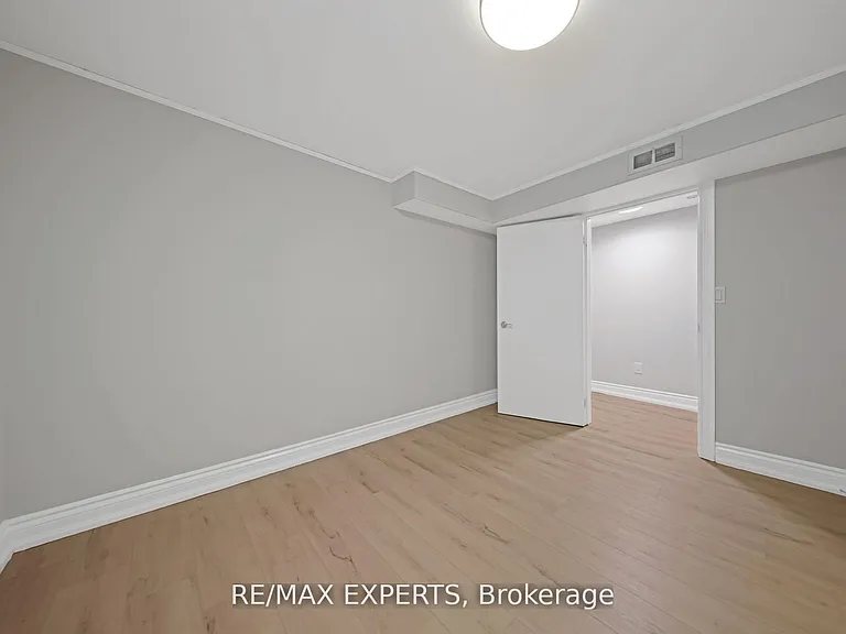 934 Beechwood Ave #LOWER — Photo 10